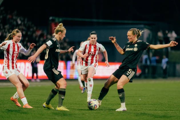 15.03.26, Women, Football, Google Pixel Frauen Bundesliga, Season 2025 2026, 1.FC Köln vs. FC Bayern München, Matchday 20 Magdalena Eriksson ( 5 - FC Bayern München) with a pass in front of Adriana Achinska ( 9 - 1.FC Köln) Cologne Franz-Kremer-Stadium NRW Deutschland