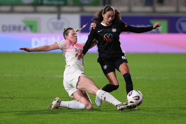 VfL vs Leverkusen, BL Women Wolfsburg, 15 03 2026, Football, Women, Google Pixel Bundesliga, Season 2025 2026, VfL Wolfsburg vs Bayer 04 Leverkusen, Claudia Wenger Bayer 04 Leverkusen , Kessya Bussy VfL Wolfsburg AOK Stadion Niedersachsen Germany