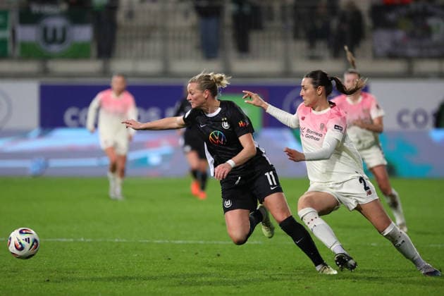 VfL vs Leverkusen, BL Women Wolfsburg, 15 03 2026, Football, Women, Google Pixel Bundesliga, Season 2025 2026, VfL Wolfsburg vs Bayer 04 Leverkusen, Alexandra Popp VfL Wolfsburg , Selina Ostermeier Bayer 04 Leverkusen AOK Stadion Niedersachsen Germany
