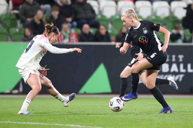 VfL vs Leverkusen, BL Women Wolfsburg, 15 03 2026, Football, Women, Google Pixel Bundesliga, Season 2025 2026, VfL Wolfsburg vs Bayer 04 Leverkusen, Ella Paddemors VfL Wolfsburg , Carlotta Wamser Leverkusen AOK Stadion Niedersachsen Germany