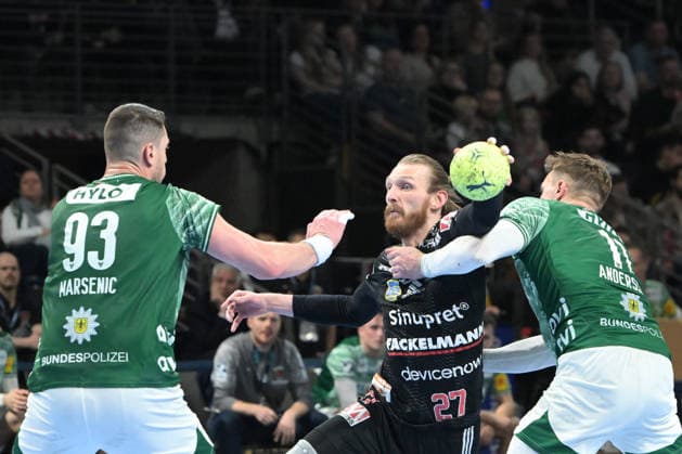 15 03 2026, xlakx, Handball Daikin HBL, Fuechse Berlin HC Erlangen v l Mijajlo Marsenic Fuechse Berlin , Antonio Metzner HC Erlangen , Lasse Andersson Fuechse Berlin duel, duel, fight, tackle Berlin Daniel Lakomski