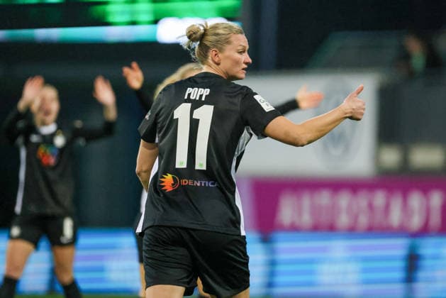 Wolfsburg, Germany 15 March 2026 20 Matchday 1 Womens Bundesliga VfL Wolfsburg Women vs Bayer Leverkusen 04 Women In the picture Alexandra Popp VfL shows thumbs up Copyright: HMBxMedia MadeleinexFantini