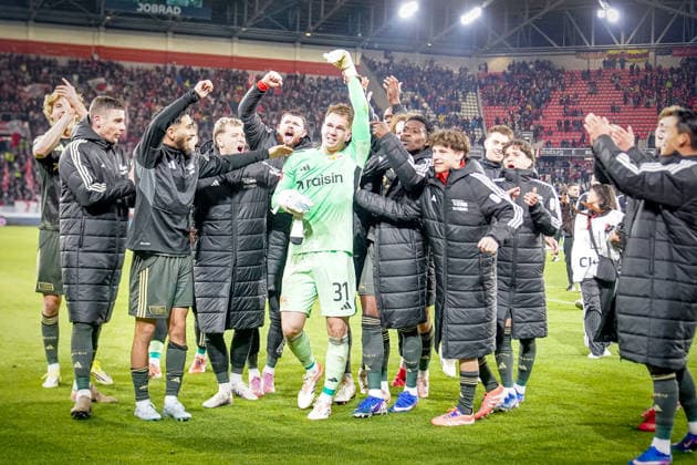 Germany Soccer Bundesliga 2025 2026, Matchday 26 SC Freiburg vs 1 FC Union Berlin Europa Park Stadion Freiburg Joy, emotions, jubilation Matheo Raab 1 FC Union Berlin, 31 is celebrated after the away win and the goal by Woo yeong Jeong 1 FC Union Berlin, 11 Copyright: xJOERANxSTEINSIEKx