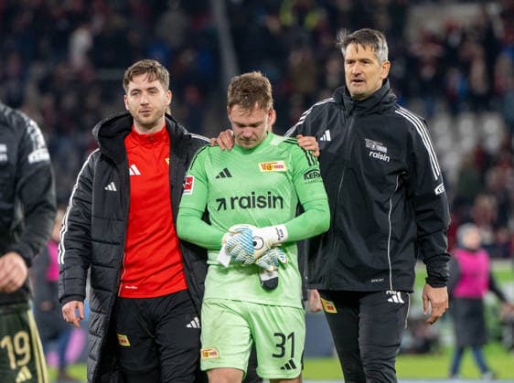 Soccer, Men, 1 Bundesliga, Season 2025 26, 28 Matchday , SC Freiburg 1 FC Union Berlin, f l Goalkeeper Carl Klaus 1 FC Union Berlin , Goalkeeper Matheo Raab 1 FC Union Berlin , Goalkeeping coach Michael Gspurning 1 FC Union Berlin after the final whistle, 15 03 2026, Copyright: xMatthiasxKochx
