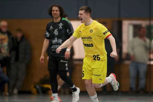15 03 2026, Men, Handball, Season 2025 2026, Regionalliga, 19 Matchday DJK Waldbuettelbrunn TSV Lohr Julian Hohmann 45, TSG Waldbuettelbrunn is served, Patrik Krisztian Dobos 25, TSV Lohr cheers Waldbuettelbrunn Ballsporthalle Bayern Germany