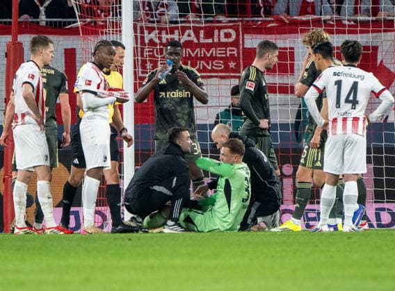 Football, Men, 1 Bundesliga, Season 2025 26, 28 Matchday , SC Freiburg 1 FC Union Berlin, f l Team doctor Dr Marvin Minkus, Goalkeeper Matheo Raab 1 FC Union Berlin , Physiotherapist Sven Kuhlbrodt, 15 03 2026, Copyright: xMatthiasxKochx