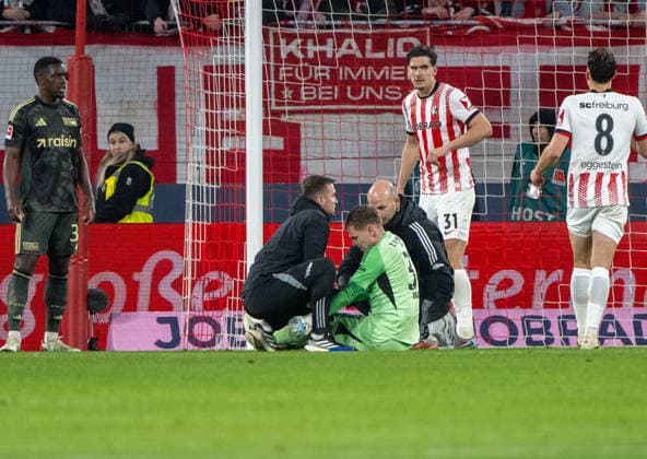 Football, Men, 1 Bundesliga, Season 2025 26, 28 Matchday , SC Freiburg 1 FC Union Berlin, f l Team doctor Dr Marvin Minkus, Goalkeeper Matheo Raab 1 FC Union Berlin , Physiotherapist Sven Kuhlbrodt, 15 03 2026, Copyright: xMatthiasxKochx