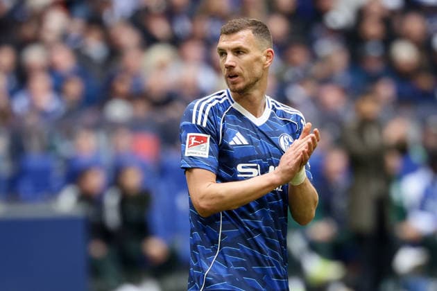 Gelsenkirchen, Germany, 15 03 26, Edin Dzeko FC Schalke 04 gestures during the Bundesliga 2 match between FC Schalke 04 Hannover 96 at the Veltins Arena in Gelsenkirchen Photo by Joachim Bywaletz DFB DFL REGULATIONS PROHIBIT ANY USE OF PHOTOGRAPHS AS IMAGE SEQUENCES AND OR QUASI VIDEO Copyright: JoachimxBywaletz xJB-Sportfoto