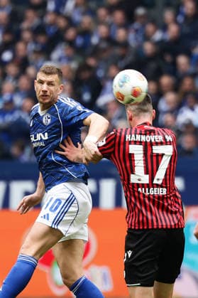 Gelsenkirchen, Germany, 15 03 26, Edin Dzeko FC Schalke 04 and Bastian Allgeier Hannover 96 in a duel during the 2 Bundesliga match between FC Schalke 04 Hannover 96 at the Veltins Arena in Gelsenkirchen Photo by Joachim Bywaletz DFB DFL REGULATIONS PROHIBIT ANY USE OF PHOTOGRAPHS AS IMAGE SEQUENCES AND OR QUASI VIDEO Copyright: JoachimxBywaletz xJB-Sportfoto