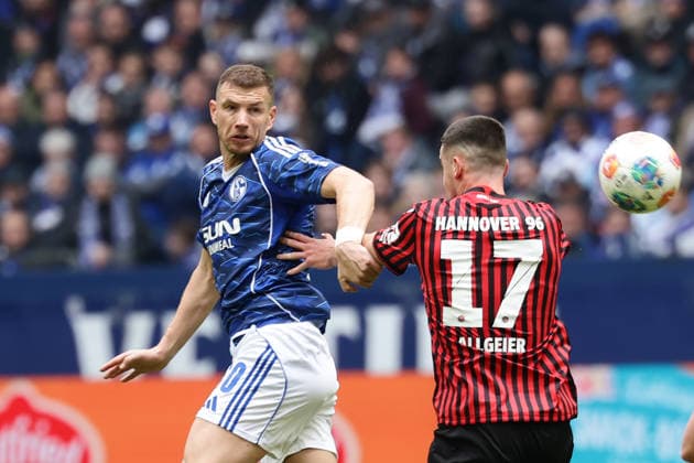 Gelsenkirchen, Germany, 15 03 26, Edin Dzeko FC Schalke 04 and Bastian Allgeier Hannover 96 in a duel during the 2 Bundesliga match between FC Schalke 04 Hannover 96 at the Veltins Arena in Gelsenkirchen Photo by Joachim Bywaletz DFB DFL REGULATIONS PROHIBIT ANY USE OF PHOTOGRAPHS AS IMAGE SEQUENCES AND OR QUASI VIDEO Copyright: JoachimxBywaletz xJB-Sportfoto