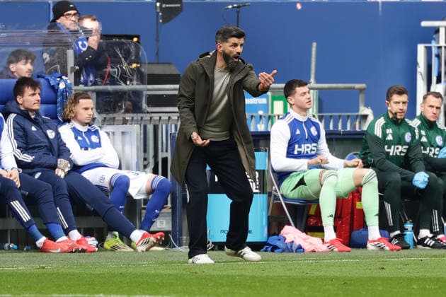 Gelsenkirchen, Germany, 15 03 26, Miron Muslic head coach FC Schalke 04 gestures during the Bundesliga 2 match between FC Schalke 04 Hannover 96 at the Veltins Arena in Gelsenkirchen Photo by Joachim Bywaletz DFB DFL REGULATIONS PROHIBIT ANY USE OF PHOTOGRAPHS AS IMAGE SEQUENCES AND OR QUASI VIDEO Copyright: JoachimxBywaletz xJB-Sportfoto