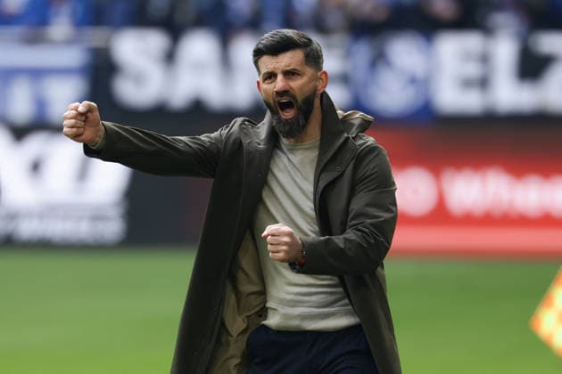 Gelsenkirchen, Germany, 15 03 26, Miron Muslic head coach FC Schalke 04 gestures during the Bundesliga 2 match between FC Schalke 04 Hannover 96 at the Veltins Arena in Gelsenkirchen Photo by Joachim Bywaletz DFB DFL REGULATIONS PROHIBIT ANY USE OF PHOTOGRAPHS AS IMAGE SEQUENCES AND OR QUASI VIDEO Copyright: JoachimxBywaletz xJB-Sportfoto