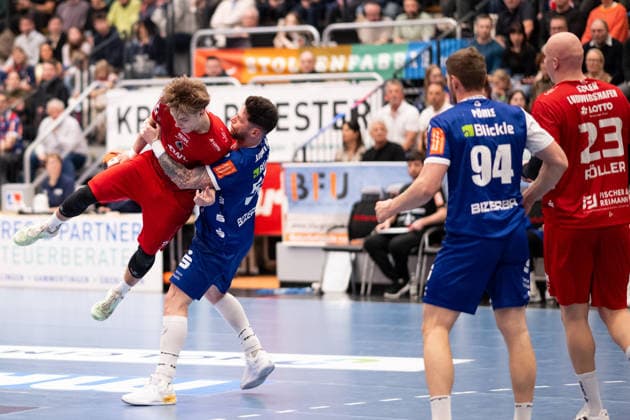 Csaba Leimeter HBW Balingen Weilstetten, 55 lifts Matteo Menges, Eulen Ludwigshafen, 05 from HBW Balingen Weilstetten vs Eulen Ludwigshafen, Handball, 2 Bundesliga, 24 Matchday, Season 2025 2026, 15 03 2026 Eibner Pressefoto Andreas Ulmer HBW Balingen Weilstetten vs Eulen Ludwigshafen, Handball, 2 Bundesliga, 24 Matchday, Season 2025 2026, 15 03 2026 Balingen Copyright: xEibner-Pressefoto AndreasxUlmerx EP_AUR