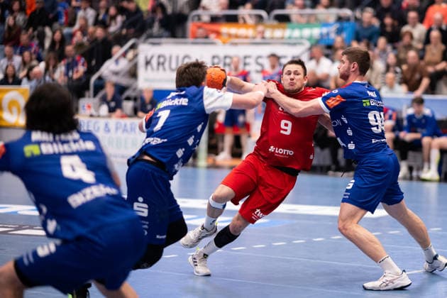 Marc Robin Eisel, Eulen Ludwigshafen, 09 , against Georg Poehle, HBW Balingen Weilstetten, 94 , right HBW Balingen Weilstetten vs Eulen Ludwigshafen, Handball, 2 Bundesliga, 24 Matchday, Season 2025 2026, 15 03 2026 Eibner Pressefoto Andreas Ulmer HBW Balingen Weilstetten vs Eulen Ludwigshafen, Handball, 2 Bundesliga, 24 Matchday, Season 2025 2026, 15 03 2026 Balingen Copyright: xEibner-Pressefoto AndreasxUlmerx EP_AUR