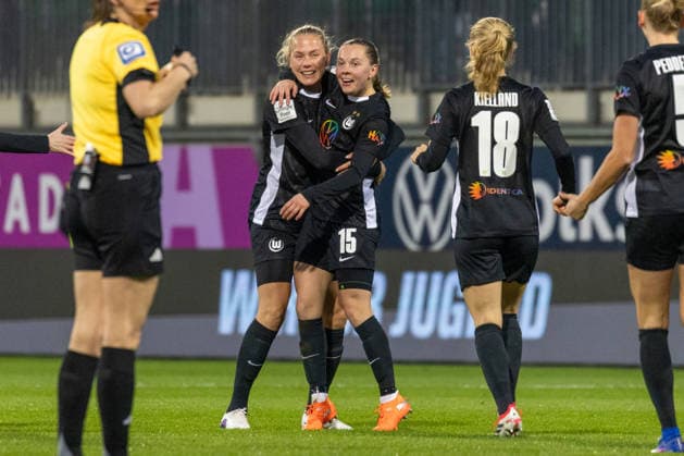 Germany, Google Pixel Womens Bundesliga, Season 2025 2026, Matchday 20, AOK Stadion, VfL Wolfsburg vs Bayer 04 Leverkusen Goal celebration after the 1-0 goal for VfL Wolfsburg by scorer Levels Janou VfL Wolfsburg, 15 , Kielland Justine VfL Wolfsburg, 18 , Peddemors Ella VfL Wolfsburg, 5 Copyright: xMichellexLukax