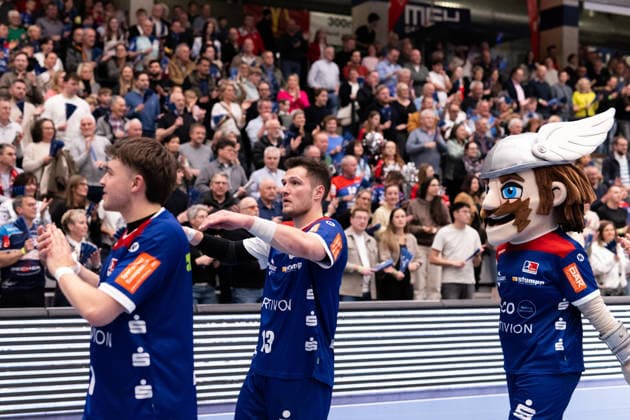 The fans are happy , in the foreground, Merlin Fuss HBW Balingen Weilstetten, 13 , HBW Balingen Weilstetten vs Eulen Ludwigshafen, Handball, 2 Bundesliga, Matchday 24, Season 2025 2026, 15 03 2026 Eibner Pressefoto Andreas Ulmer HBW Balingen Weilstetten vs Eulen Ludwigshafen, Handball, 2 Bundesliga, Matchday 24, Season 2025 2026, 15 03 2026 Balingen Copyright: xEibner-Pressefoto AndreasxUlmerx EP_AUR