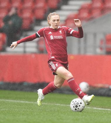 Liverpool Women v Leicester City Women Barclays Women s Super League Ceri Holland of Liverpool Women controls the ball during the Barclays Women s Super League match at BrewDog Stadium, St Helens 15 03 2026 UK Newspapers OUT Copyright: xMikexMartinx FIL-23137-0126