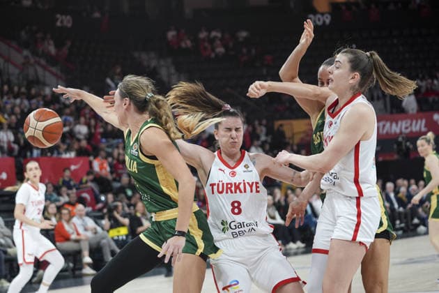 Turkiye v Australia - FIBA Women s World Cup Qualifiers ISTANBUL, TURKIYE - MARCH 15: Ayse Cora Yamaner (8) of Turkiye in action against Alanna Smith (L) of Australia during the FIBA Women s World Cup Qualifiers Group C match between Turkiye and Australia at the Basketball Development Center in Istanbul, Turkiye on March 15, 2026. Beyza Comert Anadolu Istanbul Turkey. Editorial use only. Please get in touch for any other usage.  Copyright: x2026xAnadoluxBeyzaxComertx