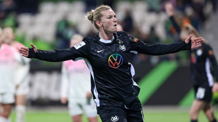 Goalscorer Alexandra Popp VfL Wolfsburg, 11 with goal celebration, cheering, jubilant, optimistic, game scene, highlight, joy about the goal to 2 0, THE DFB REGULATIONS PROHIBIT ANY USE OF PHOTOGRAPHS AS IMAGE SEQUENCES AND OR QUASI VIDEO , 15 03 2026, Wolfsburg Germany , Football, Google Pixel Womens Bundesliga, VfL Wolfsburg Bayer 04 Leverkusen xobx