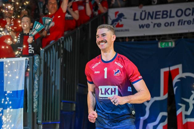 15 03 2026, xdobgx, Volleyball Volleyball Bundesliga VBL, SVG Lüneburg ASV Dachau v l Shane Holdaway SVG Lüneburg, 1 smiling, friendly expression, smiling, friendly expression, at the run-in