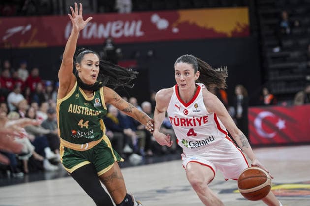 Turkiye v Australia - FIBA Women s World Cup Qualifiers ISTANBUL, TURKIYE - MARCH 15: Olcay Cakir (4) of Turkiye in action against Alex Wilson (44) of Australia during the FIBA Women s World Cup Qualifiers Group C match between Turkiye and Australia at the Basketball Development Center in Istanbul, Turkiye on March 15, 2026. Beyza Comert Anadolu Istanbul Turkey. Editorial use only. Please get in touch for any other usage.  Copyright: x2026xAnadoluxBeyzaxComertx
