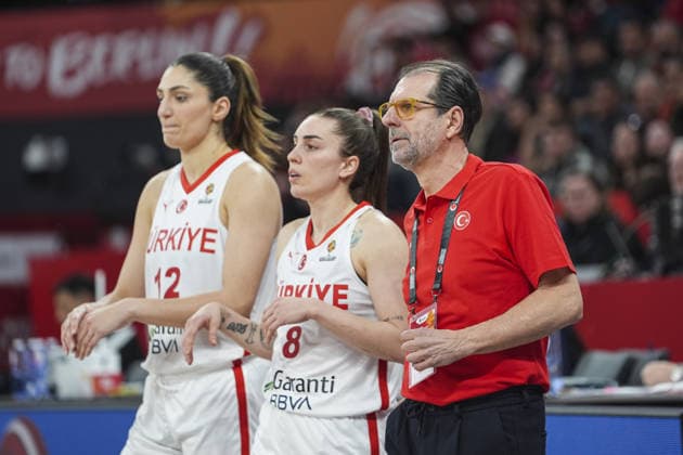 Turkiye v Australia - FIBA Women s World Cup Qualifiers ISTANBUL, TURKIYE - MARCH 15: Head Coach of Turkiye Andrea Mazzon (R) is seen during the FIBA Women s World Cup Qualifiers Group C match between Turkiye and Australia at the Basketball Development Center in Istanbul, Turkiye on March 15, 2026. Beyza Comert Anadolu Istanbul Turkey. Editorial use only. Please get in touch for any other usage.  Copyright: x2026xAnadoluxBeyzaxComertx