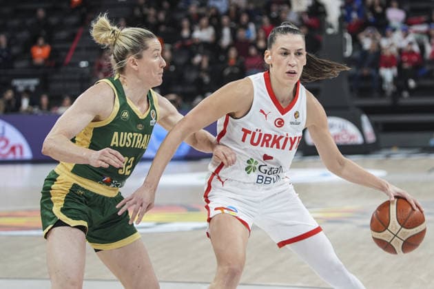 Turkiye v Australia - FIBA Women s World Cup Qualifiers ISTANBUL, TURKIYE - MARCH 15: Sevgi Uzun (R) of Turkiye in action against Sami Whitcomb (L) of Australia during the FIBA Women s World Cup Qualifiers Group C match between Turkiye and Australia at the Basketball Development Center in Istanbul, Turkiye on March 15, 2026. Beyza Comert Anadolu Istanbul Turkey. Editorial use only. Please get in touch for any other usage.  Copyright: x2026xAnadoluxBeyzaxComertx
