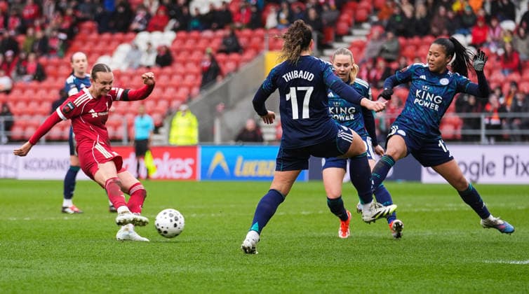 Liverpool Women v Leicester City Women Barclays Women s Super League Martha Thomas of Liverpool Women (left) shoots at goal during the Barclays Women s Super League match at BrewDog Stadium, St Helens 15 03 2026 UK Newspapers OUT Copyright: xMikexMartinx FIL-23137-0147