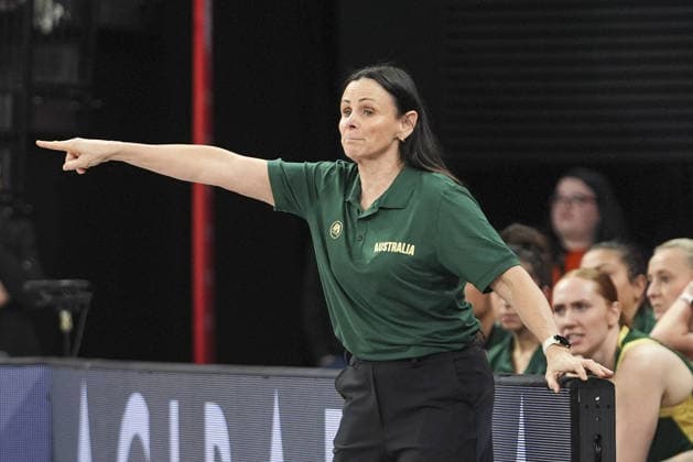 Turkiye v Australia - FIBA Women s World Cup Qualifiers ISTANBUL, TURKIYE - MARCH 15: Head Coach of Australia Sandy Brondello gives tactics during the FIBA Women s World Cup Qualifiers Group C match between Turkiye and Australia at the Basketball Development Center in Istanbul, Turkiye on March 15, 2026. Beyza Comert Anadolu Istanbul Turkey. Editorial use only. Please get in touch for any other usage.  Copyright: x2026xAnadoluxBeyzaxComertx