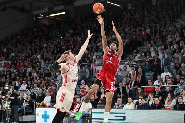 BAMBERG 15 03 2026 Basketball easycredit 1 Basketball Bundesliga 24 Matchday Bamberg Baskets vs FC Bayern München Basketball Demarcus Demonia 8, Bamberg Baskets vs Andreas Obst 13, FC Bayern München Bamberg Baskets vs FC Bayern München Basketball