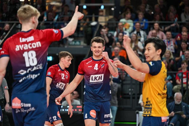 15 03 2026, xdobgx, Volleyball Volleyball Bundesliga VBL, SVG Lüneburg ASV Dachau v l Axel Juul Larsen SVG Lüneburg, 18 , Christopher Byam SVG Lüneburg, 4 , Sho Takahashi SVG Lüneburg, 21 , Team jubilation, cheers together, team celebration
