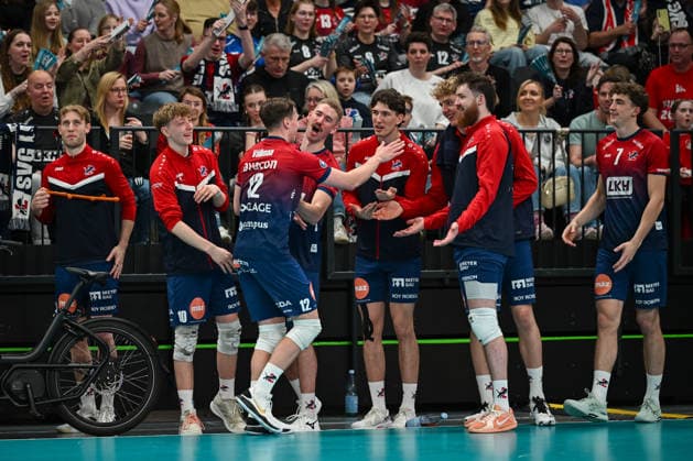 15 03 2026, xdobgx, Volleyball Volleyball Bundesliga VBL, SVG Lüneburg ASV Dachau v l bench players cheer, players bench, bench celebrates
