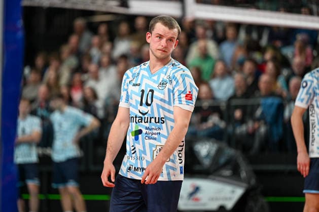 15 03 2026, xdobgx, Volleyball Volleyball Bundesliga VBL, SVG Lüneburg ASV Dachau v l Luca Russelmann ASV Dachau, 10 enttaeuscht, schaut enttaeuscht, niedergeschlagen, disappointed