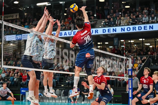 15 03 2026, xdobgx, Volleyball Volleyball Bundesliga VBL, SVG Lüneburg ASV Dachau v l Ethan Champlin SVG Lüneburg, 20 on the attack, attack shot, spike, spikes the ball, attack