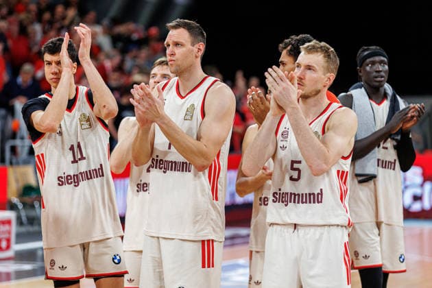 Vladimir Lucic FC Bayern Muenchen Basketball, 11 , Johannes Voigtmann FC Bayern Muenchen Basketball, 07 , Niels Giffey FC Bayern Muenchen Basketball, 05 , end of game, disappointed, disappointment, negative emotions, negative emotion, BMA365 Bamberg Baskets vs FC Bayern Muenchen Basketball, Basketball, easyCredit BBL, 24 Matchday, 15 03 2026 BMA365 Bamberg Baskets vs FC Bayern Muenchen Basketball, Basketball, easyCredit BBL, 24 Matchday, 15 03 2026 Bamberg Copyright: xEibner-Pressefoto G.xSantemizx EP_EER