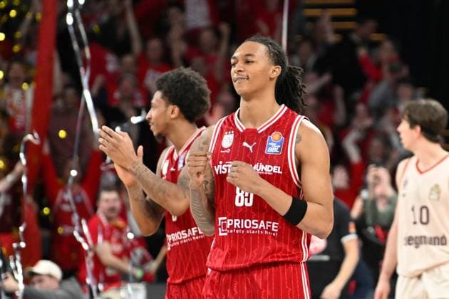BAMBERG 15 03 2026 Basketball easycredit 1 Basketball Bundesliga 24 Matchday Bamberg Baskets vs FC Bayern Munich Basketball Demarcus Demonia 8, Bamberg Baskets and Austin Crowley 85, Bamberg Baskets are happy after the win against Munich Bamberg Baskets vs FC Bayern Munich Basketball
