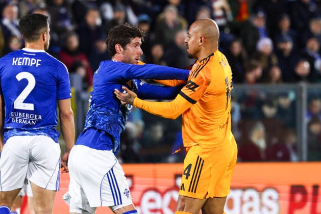 Como V AS Roma - Serie A Sergi Roberto, Donyell Malen in action during the Serie A match between Como and AS Roma on March 15 2026 at Giuseppe Sinigallia stadium in Como, Italy Como Italy  Copyright: xMairoxCinquettix originalFilename:cinquetti-comovasr260315_npk5s.jpg
