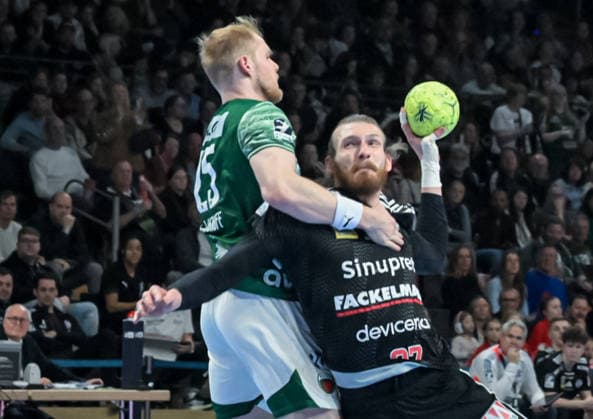 15 03 2026, xlakx, Handball Daikin HBL, Fuechse Berlin HC Erlangen f l Matthes Langhoff Fuechse Berlin , Antonio Metzner HC Erlangen starts to throw Berlin Daniel Lakomski