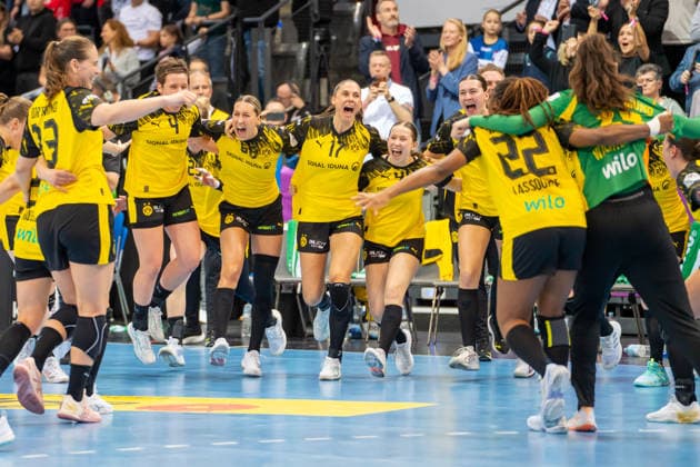 Handball I Women I Season 2025 2026 I DHB Cup Final 4 I Final I HSG Bensheim Auerbach Borussia Dortmund I 15 03 2026 Dortmund celebrates after winning the final, Alina Grijseels 4, Borussia Dortmund , Dana Bleckmann 66, Borussia Dortmund , Alicia Langer 17, Borussia Dortmund , Lara Egeling 44, Borussia Dortmund Stuttgart Porsche Arena Baden Württemberg Germany Copyright: xLobeca MaxxPetershansx