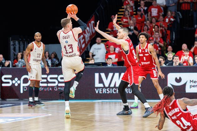 Andreas Obst FC Bayern Muenchen Basketball, 13 , Daniel Keppeler BMA365 Bamberg Baskets, 31 , BMA365 Bamberg Baskets vs FC Bayern Muenchen Basketball, Basketball, easyCredit BBL, 24 Matchday, 15 03 2026 BMA365 Bamberg Baskets vs FC Bayern Muenchen Basketball, Basketball, easyCredit BBL, 24 Matchday, 15 03 2026 Bamberg Copyright: xEibner-Pressefoto G.xSantemizx EP_EER
