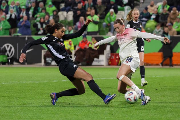 15 03 2026, xgrfx, Soccer Google Pixel Women Bundesliga, VfL Wolfsburg Bayer Leverkusen v l Cora Zicai VfL Wolfsburg , Julia Mickenhagen Bayer Leverkusen DFL DFB REGULATIONS PROHIBIT ANY USE OF PHOTOGRAPHS as IMAGE SEQUENCES and or QUASI VIDEO Wolfsburg