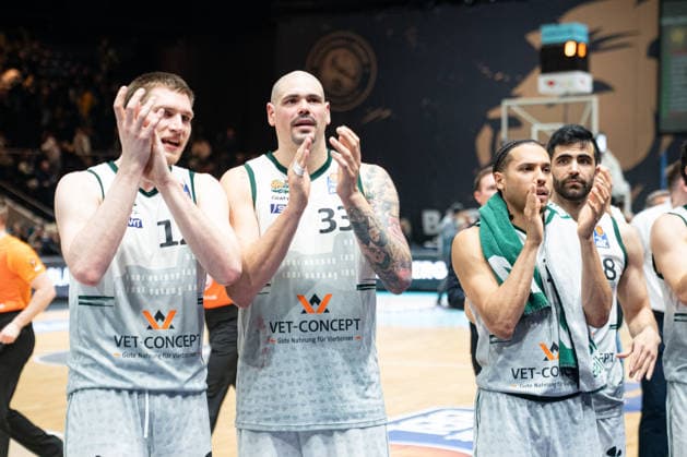 Marten Linssen No. 12 VET CONCEPT Gladiators Trier and Maik Zirbes No. 33 VET CONCEPT Gladiators Trier after the match GER, Basketball Loewen Braunschweig vs VET CONCEPT Gladiators Trier, Basketball, easyCredit BBL, Week 24, Season 2025 26, 15 03 2026 GER, Basketball Loewen Braunschweig vs VET CONCEPT Gladiators Trier, Basketball, easyCredit BBL, Week 24, Season 2025 26, 15 03 2026 Braunschweig Copyright: xEibner-Pressefoto DanielxREINELTx EP_DRT