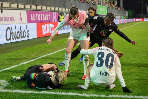 15 03 2026, xgrfx, Soccer Google Pixel Women Bundesliga, VfL Wolfsburg Bayer Leverkusen v l Alexandra Popp VfL Wolfsburg , Katharina Piljic, Ida Daedelow Bayer Leverkusen , Lineth Beerensteyn VfL Wolfsburg DFL DFB REGULATIONS PROHIBIT ANY USE OF PHOTOGRAPHS as IMAGE SEQUENCES and or QUASI VIDEO Wolfsburg