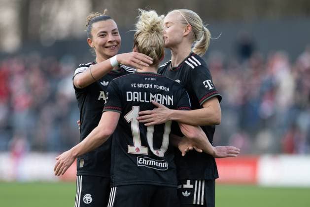 Goal celebration by Pernille Harder 21 FC Bayern Muenchen Frauen , Arianna Caruso 27 FC Bayern Muenchen Frauen and Linda Dallmann 10 FC Bayern Muenchen Frauen after the goal to 0 3, 1 FC Koeln Frauen vs FC Bayern Muenchen Frauen, Fußball, Google Pixel Frauen Bundesliga, 20 Spieltag, 2025 2026, 15 03 2026 DFB regulations prohibit any use of photographs as image sequences and or quasi video Koeln Nordrhein Westfalen Deutschland Copyright: xkolbert-press MarkusxVerwimpx