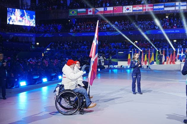 CORTINA, ITALY 20260315 Israeli flag bearer Sheyne Vaspi enters during Sunday s closing ceremony for the Paralympics, at the Cortina curling stadium. *** The image is included in the SPORTS PACKAGE. For others PAYMENT IMAGE *** CORTINA ITALY x9200x *** CORTINA, ITALY 20260315 Israeli flag bearer Sheyne Vaspi enters during Sunday s closing ceremony for the Paralympics, at the Cortina curling stadium The image is included in the SPORTS PACKAGE For others PAYMENT IMAGE CORTINA ITALY x9200x  Copyright: xBjörnxLarssonxRosvall TTx PARALYMPICS 2026 CONCLUSION