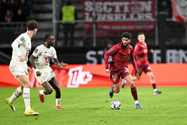 Stade Rennais FC v Lille OSC - Ligue 1 McDonald s 2025 2026 17 Ngalayel Ngal ayel MUKAU (losc) - 45 Mahdi CAMARA (srfc) during the Ligue 1 McDonald s match between Rennes and Lille at Roazhon Park on March 15, 2026 in Rennes, France. Rennes France  Copyright: xFEPx 776348327