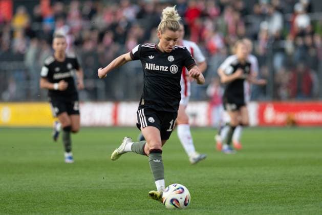 Linda Dallmann 10 FC Bayern Muenchen Frauen on the way to the goal to 0 3, 1 FC Koeln Frauen vs FC Bayern Muenchen Frauen, Fußball, Google Pixel Frauen Bundesliga, 20 Spieltag, 2025 2026, 15 03 2026 DFB regulations prohibit any use of photographs as image sequences and or quasi video Koeln Nordrhein Westfalen Germany Copyright: xkolbert-press MarkusxVerwimpx