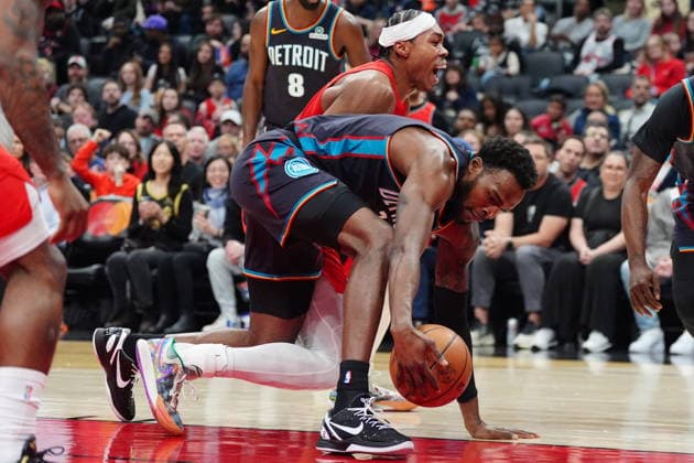 March 15, 2026, Toronto, On, Canada: Toronto Raptors forward Scottie Barnes battles Detroit Pistons forward Paul Reed, front, for a loose ball during first half NBA, Basketball Herren, USA basketball action in Toronto on Sunday, March 15, 2026. Canada News - March 15, 2026  - ZUMAc35_ 20260315_zaf_c35_100 Copyright: xFrankxGunnx