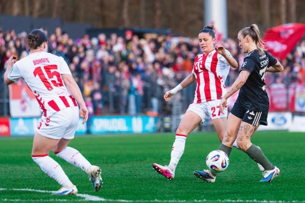 Laura Feiersinger 1 FC Cologne, 27 in duel with Georgia Stanway FC Bayern Munich, 31 1 FC Cologne vs FC Bayern Munich, Football, Google Pixel Womens Bundesliga, Matchday 20, Season 2025 26, 15 03 2026, 1 FC Cologne vs FC Bayern Munich, Football, Google Pixel Womens Bundesliga, Matchday 20, Season 2025 26, 13 03 2026 Cologne Copyright: xEibner-Pressefoto LukasxBaldygax EP_LBA