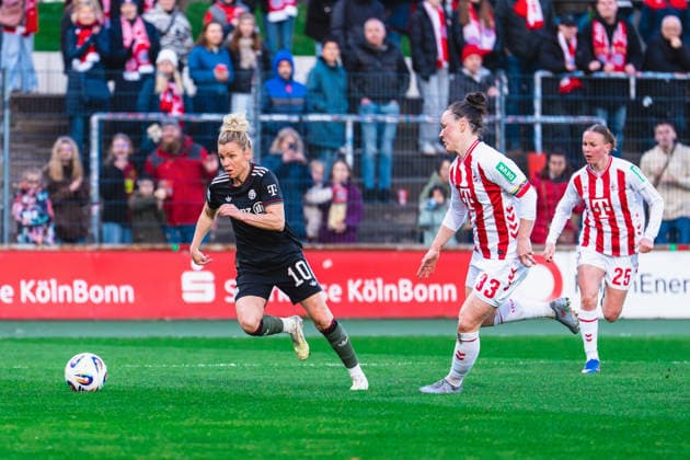 Linda Dallmann FC Bayern Muenchen, 10 in Laifduell with Marina Hegering 1 FC Koeln, 33 1 FC Köln vs FC Bayern München, Football, Google Pixel Womens Bundesliga, 20 Matchday, Season 2025 26, 15 03 2026, 1 FC Köln vs FC Bayern München, Football, Google Pixel Womens Bundesliga, 20 Matchday, Season 2025 26, 13 03 2026 Cologne Copyright: xEibner-Pressefoto LukasxBaldygax EP_LBA
